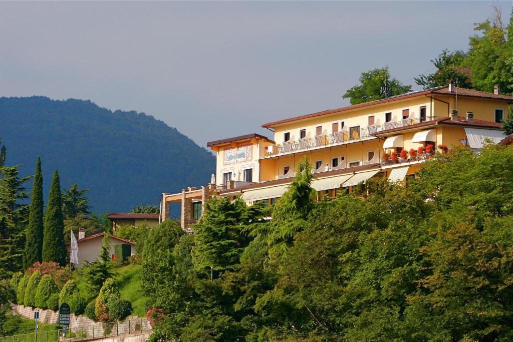 Village Lucia